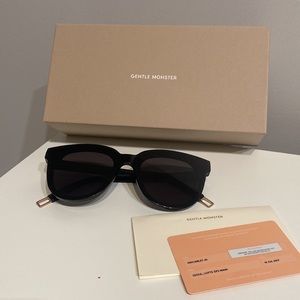 Gentle monster in  scarlet unisex sunglasses 🕶️